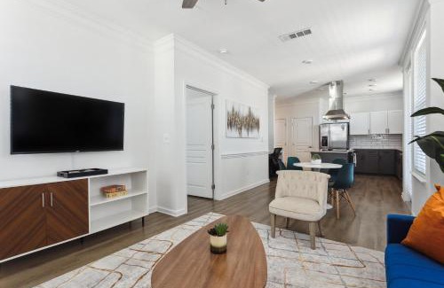 Frisco Apartment | Frisco Business Class, Modern Executive Suite