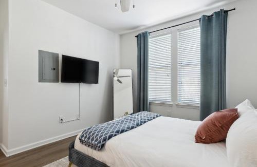 Frisco Apartment | Frisco Business Class, Modern Executive Suite