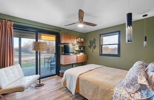 Bryant Cabin | Froggy Bottom Hideaway Along the Great River Road