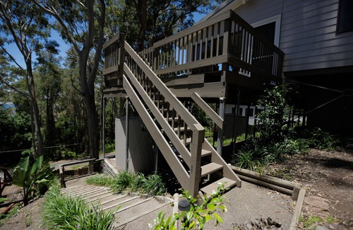 Smiths Lake House | From the Treetops to the Lakeside in seconds!