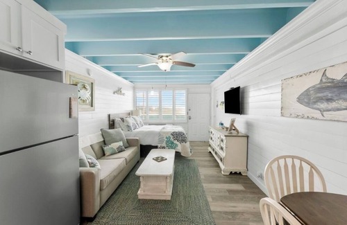 Panama City Beach Apartment | Front Beach Paradise Balcony + Stunning Views!