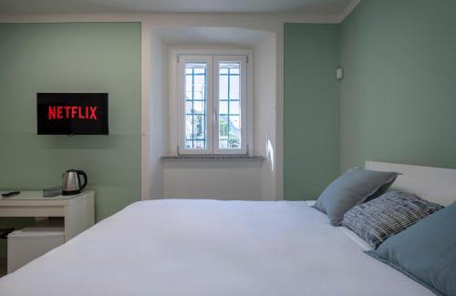 Olginate Apartment | Front Lake Como - 3 Bedrms with AC, Free Parking and Wifi