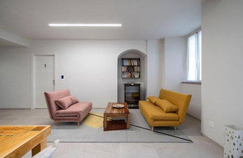 Olginate Apartment | Front Lake Como - 3 Bedrms with AC, Free Parking and Wifi