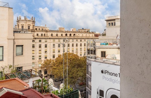 Eixample Apartment | Front row seats for the Barcelona Show