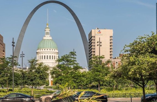 Downtown West Apartment | Frontdesk 1209 Washington Ave Apts Downtown St Louis