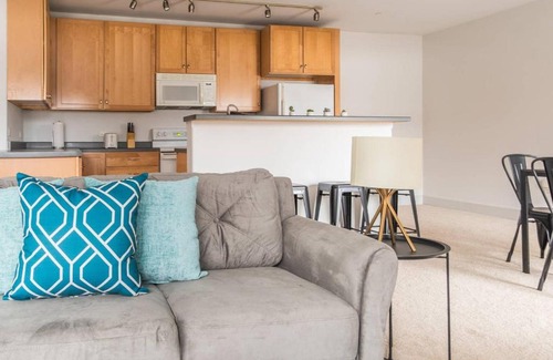 Historic Third Ward Apartment | Frontdesk 144 Jefferson St Apts Milwaukee's Third Ward