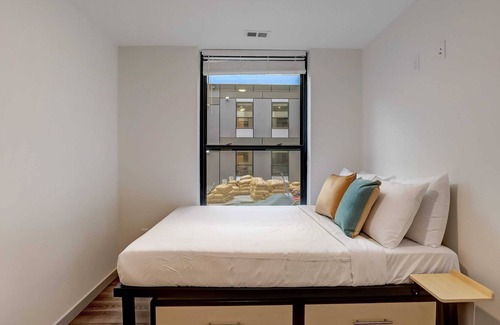 Downtown Lincoln Apartment | Frontdesk | 2 BR Apt by Lincoln Children's Museum