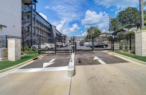 Forest Park Apartment | FRONTDESK Axel Row Apts Avondale Birmingham