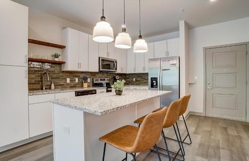 Forest Park Apartment | FRONTDESK Axel Row Apts Avondale Birmingham