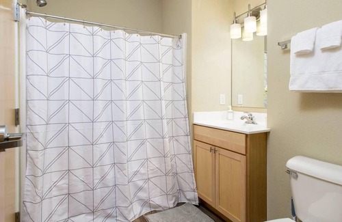 Downtown Minneapolis Apartment | Frontdesk | Comfortable + Open 1BR near Downtown