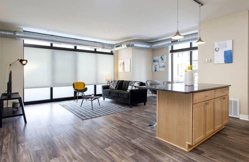 Downtown Minneapolis Apartment | Frontdesk | Comfortable + Open 1BR near Downtown