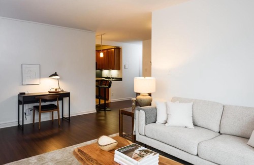 Central West End Apartment | FRONTDESK Furnished 1 BR Apt in Central West End