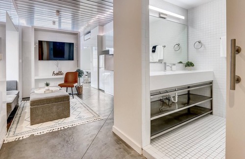 Cleveland Apartment | FRONTDESK Mikros on Ashbury Micro Apts Cleveland