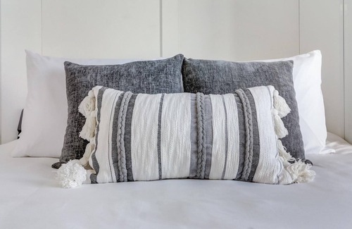 Cleveland Apartment | FRONTDESK Mikros on Ashbury Micro Apts Cleveland