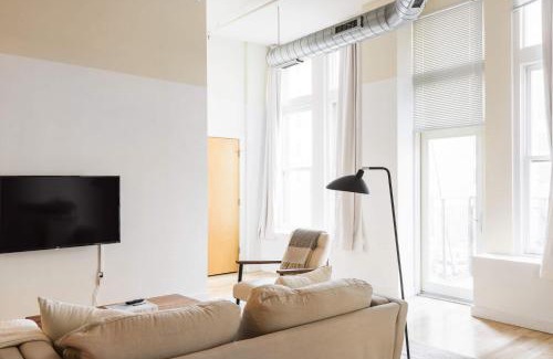 Downtown St. Louis Apartment | FRONTDESK Open 2BR near the Enterprise Center