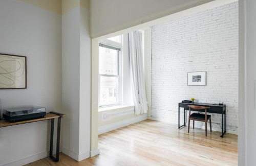 Downtown St. Louis Apartment | FRONTDESK Open 2BR near the Enterprise Center