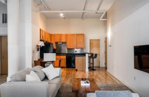 Downtown St. Louis Apartment | FRONTDESK Open 2BR near the Enterprise Center