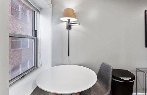 Hanover Place Apartment | FRONTDESK Quaint Studio Apt near Kauffman Center