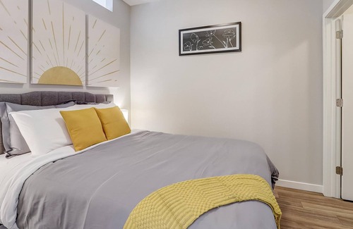 Powderhorn Apartment | Frontdesk | Studio Apt near Lake Nokomis Beach