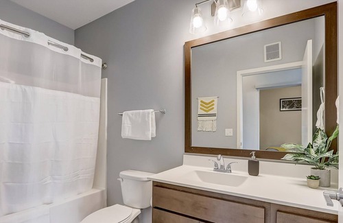 Powderhorn Apartment | Frontdesk | Studio Apt near Lake Nokomis Beach