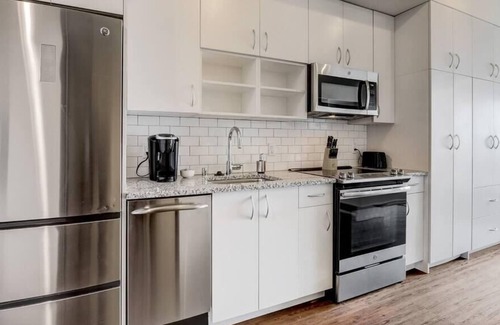 Lower East Side Apartment | Frontdesk | Sunny Studio Apt near East Town