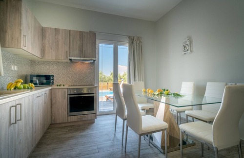 Fiolitis Villa | Ftelia - 3 Bedroom villa with Private Pool and Garden view