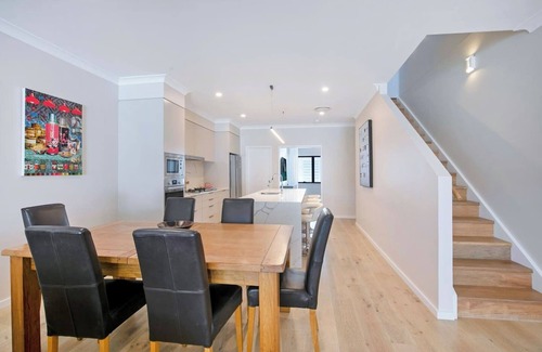 Red Hill House | Fulcher Lane A Zen Retreat in Modern Comfort