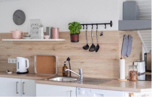 Fulda Apartment | fuldaliebe - Helle Ferienwohnung mit Küche, Parkplatz, WLAN, Self Check-in