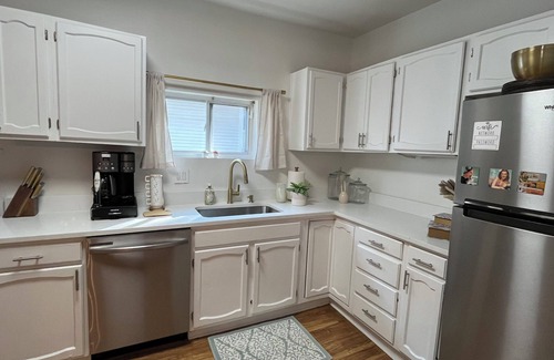 Lansing House | Full 3 bed home close Sparrow hospital, downtown and MSU, pet friendly!