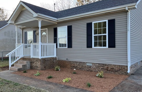 Clarksville House | Full house Completely Renovated and stocked w/fenced yard