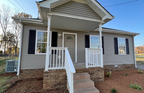 Clarksville House | Full house Completely Renovated and stocked w/fenced yard