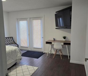 Regina Apartment | Full House - Main Floor