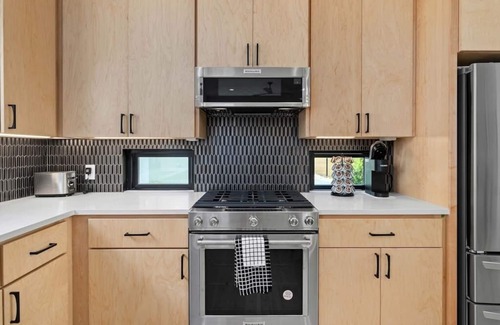 Elmhurst Heights House | Full Modern Home - Quiet Oasis Close to Downtown w/Private Yard, 1 Car Garage