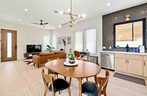 Elmhurst Heights House | Full Modern Home - Quiet Oasis Close to Downtown w/Private Yard, 1 Car Garage