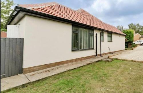 Thurnscoe House | Full Modern Home - short & long stays