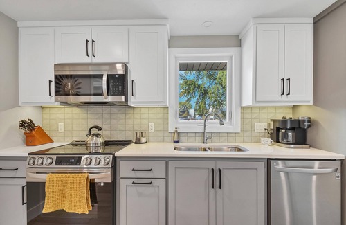 Green Bay House | Full Remodel Steps to Lambeau Titletown Resch