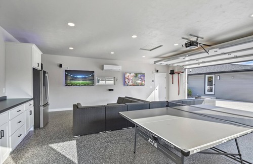 Green Bay House | Full Remodel Steps to Lambeau Titletown Resch