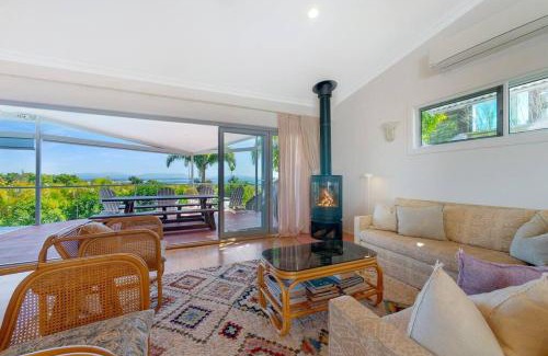 Byron Bay House | Fuller Holidays - Lee Lane Beach House - Lighthouse Rd Byron