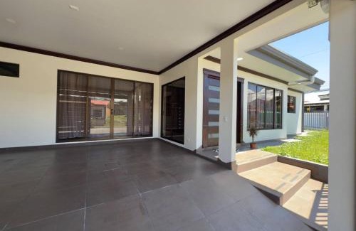 San Pablo de Heredia House | Fully Equipped 3 beds 2 cars 20-min airport