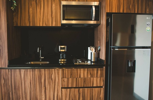 Cuauhtemoc Apartment | Fully equipped kitchen, high speed internet, comfy queen-size bed and a small sofa bed.