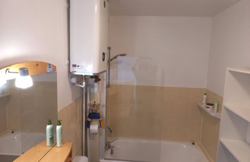 Fouesnant Apartment | FULLY EQUIPPED STUDIO CENTER OF BEG MEIL 50 METERS FROM THE BEACH. DOGS ACCEPTED