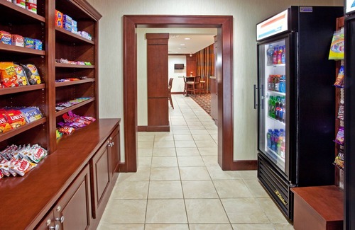 Elkhart Condo | Fully-Equipped Suite |Pool + Wi-Fi