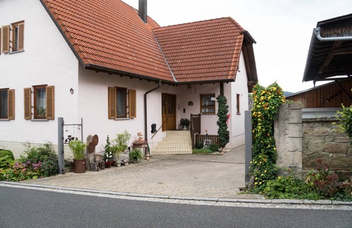 Dingolshausen Apartment | Fully equipped vacation apartment (60 m²) for up to 4 people with free WiFi