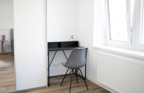 Oberdobling Apartment | Fully Furnished Apt near Austrian Center Vienna With High Amenities & Parking