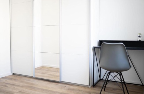Oberdobling Apartment | Fully Furnished Apt near Austrian Center Vienna With High Amenities & Parking