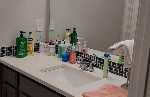 Dickinson House | Fully Furnished Family Paradise