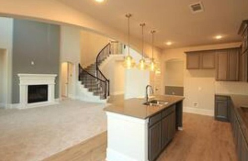 Dickinson House | Fully Furnished Family Paradise