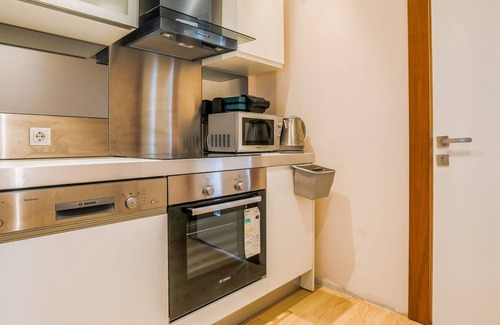 Atasehir Apartment | Fully Furnished Flat with Security in Atasehir