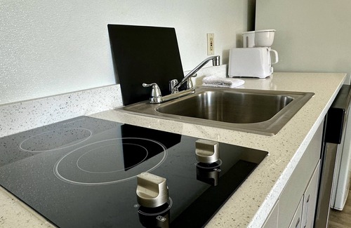 Paradise Apartment | Fully Furnished Hotel Suites in Las Vegas with Fitness Room and Outdoor Pool