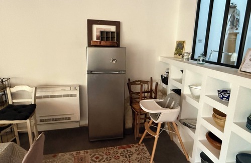 Vic-la-Gardiole House | Fully Renovated XIXᵗʰ Wine Cellar with Private Entrance – Perfect for Families!